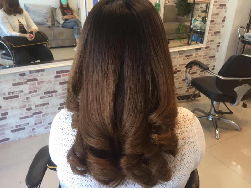 Hair styling and blowout at Wawa Salon Chiang Mai